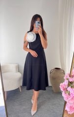 GÜL BROŞLU ELBİSE