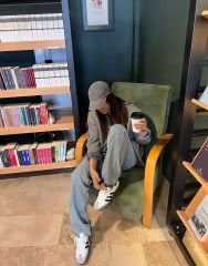 ZARA STRAIGHT JEAN