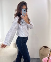 GÜL BROŞLU GÖMLEK