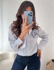 GÜL BROŞLU GÖMLEK