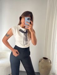 FİYONK DETAYLI TİŞÖRT BEYAZ
